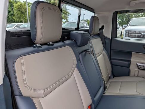 Used 2025 Ford Maverick Lariat AWD/4WD image 36