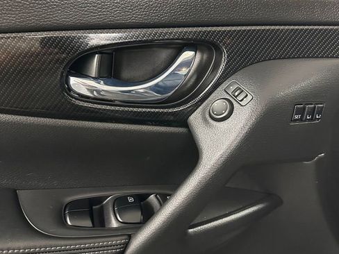 Used 2018 Nissan Rogue SL w/ Premium Package AWD/4WD image 9