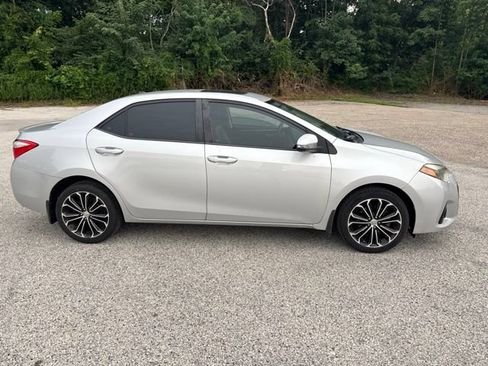 Used 2015 Toyota Corolla S FWD image 3