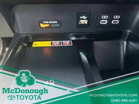 Used 2025 Toyota Camry SE FWD image 4