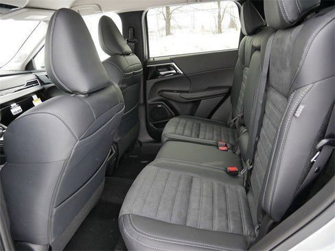 New 2025 Mitsubishi Outlander SE image 5