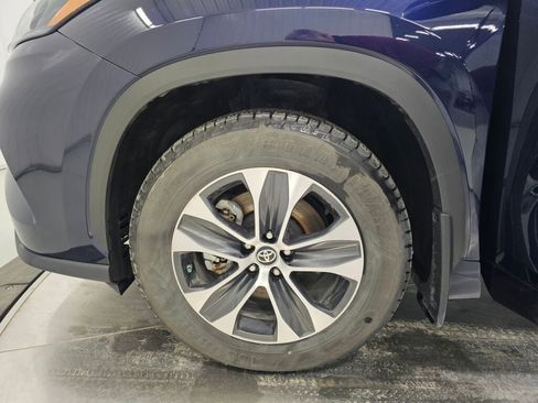 Used 2022 Toyota Highlander XLE image 11