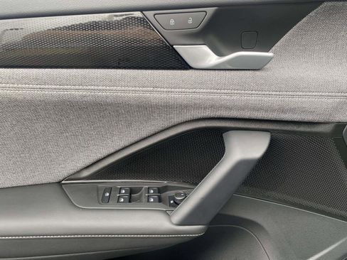 Certified 2025 Volkswagen Tiguan S w/ 18" Wheel Package image 17