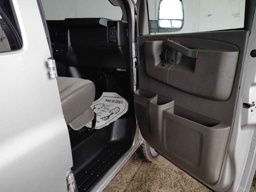 Used 2020 Chevrolet Express 3500 LS RWD image 10