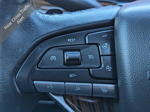 Used 2022 Cadillac Escalade Premium Luxury RWD image 19