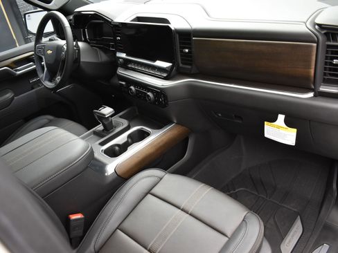 Used 2025 Chevrolet Silverado 1500 High Country image 42