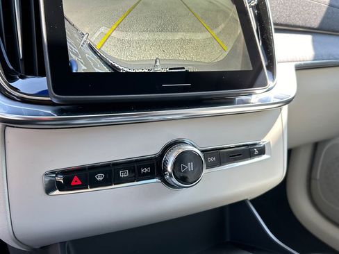 New 2026 Volvo XC90 T8 Ultra w/ Protection Package Premier AWD/4WD image 18