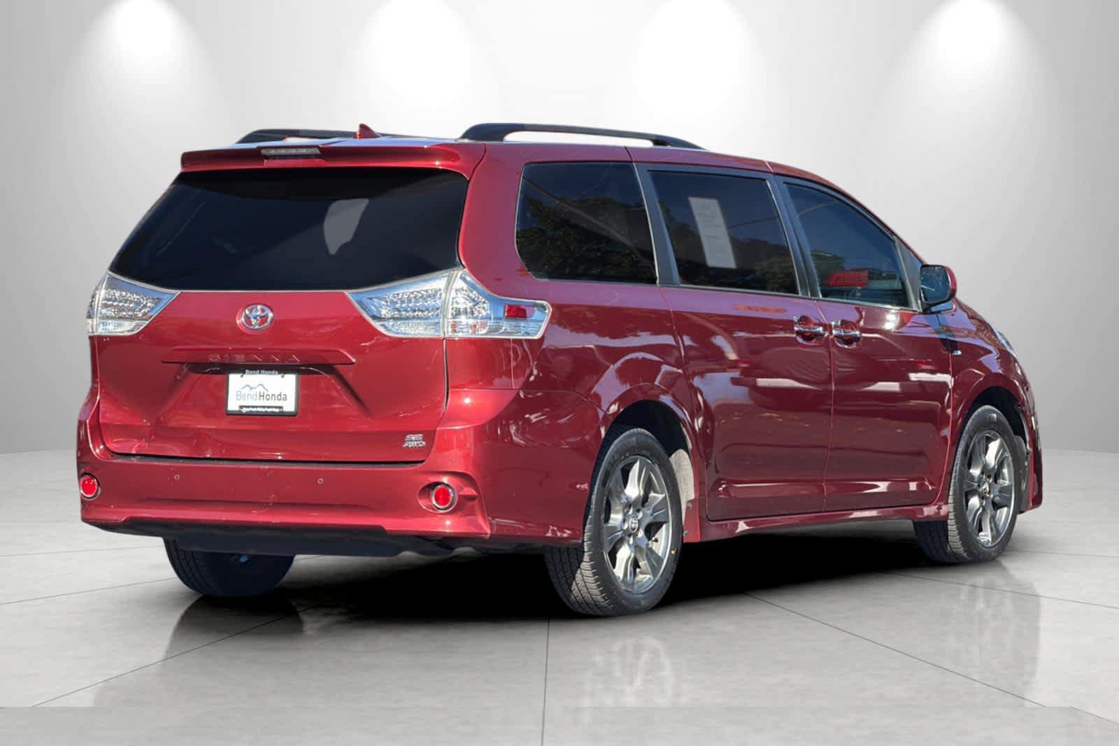 Used 2020 Toyota Sienna SE Premium AWD/4WD image 2