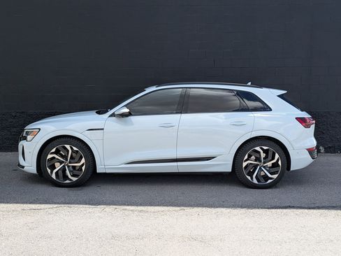 Used 2024 Audi Q8 e-tron Prestige w/ Prestige Package image 8