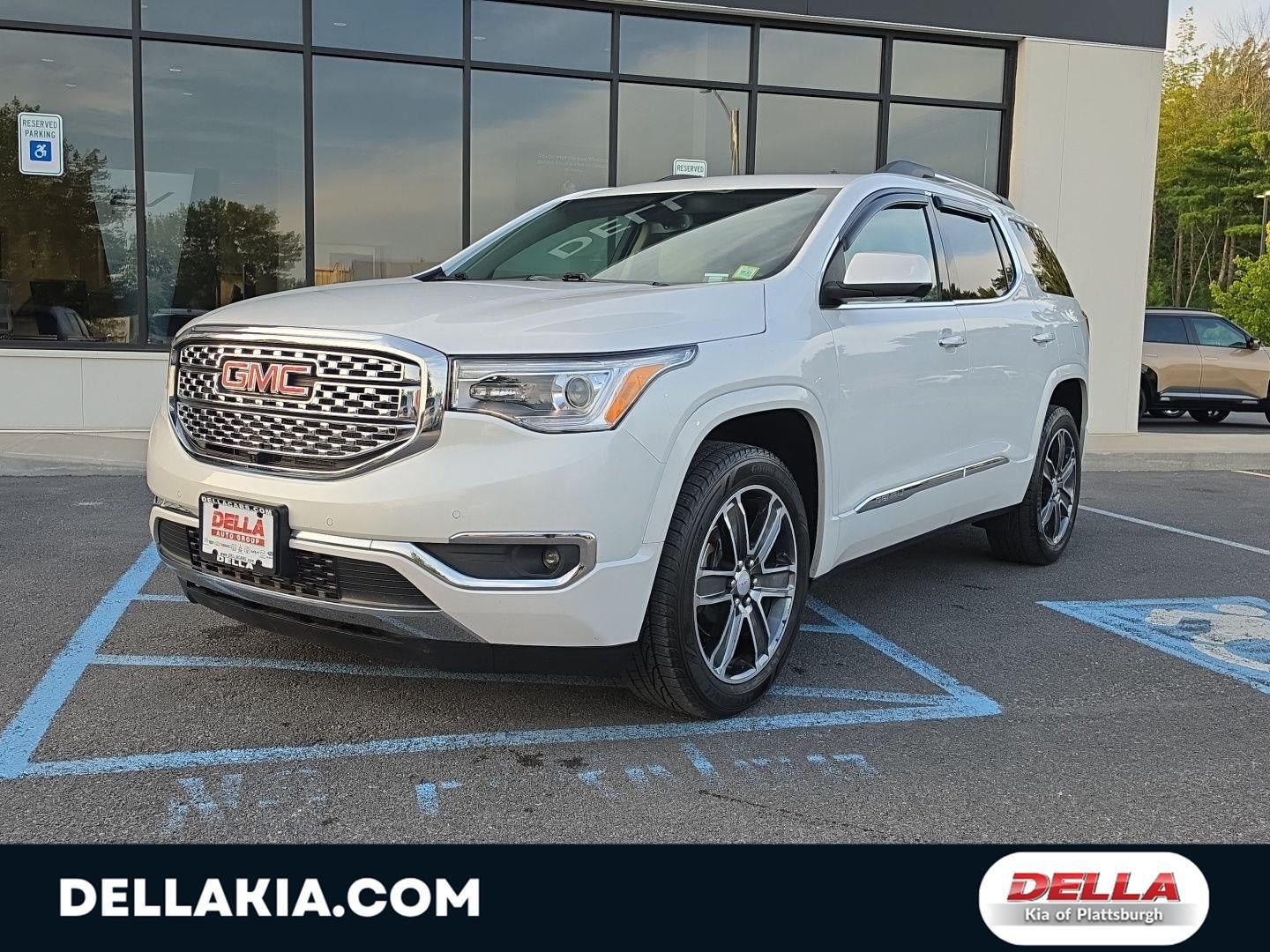 Used 2019 GMC Acadia Denali w/ Technology Package AWD/4WD image 1