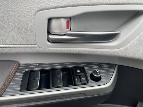 Used 2023 Toyota Sienna XSE image 9