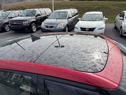 Used 2013 Hyundai Veloster Base w/ Style Pkg image 10