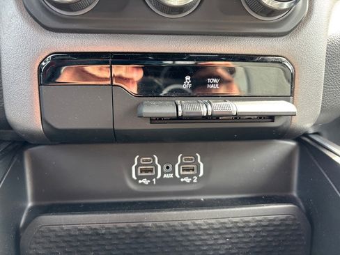 Used 2023 RAM 1500 Big Horn image 27