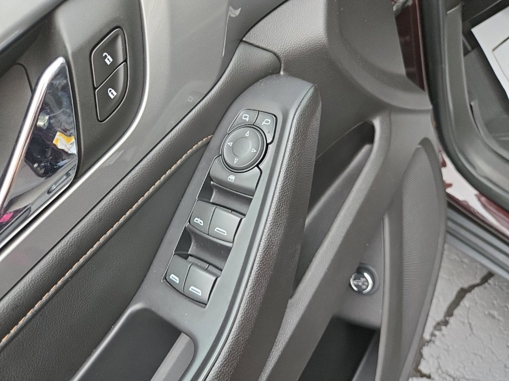 Used 2021 Chevrolet Traverse LT FWD image 17