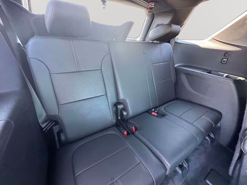 Used 2022 Chevrolet Traverse RS image 36