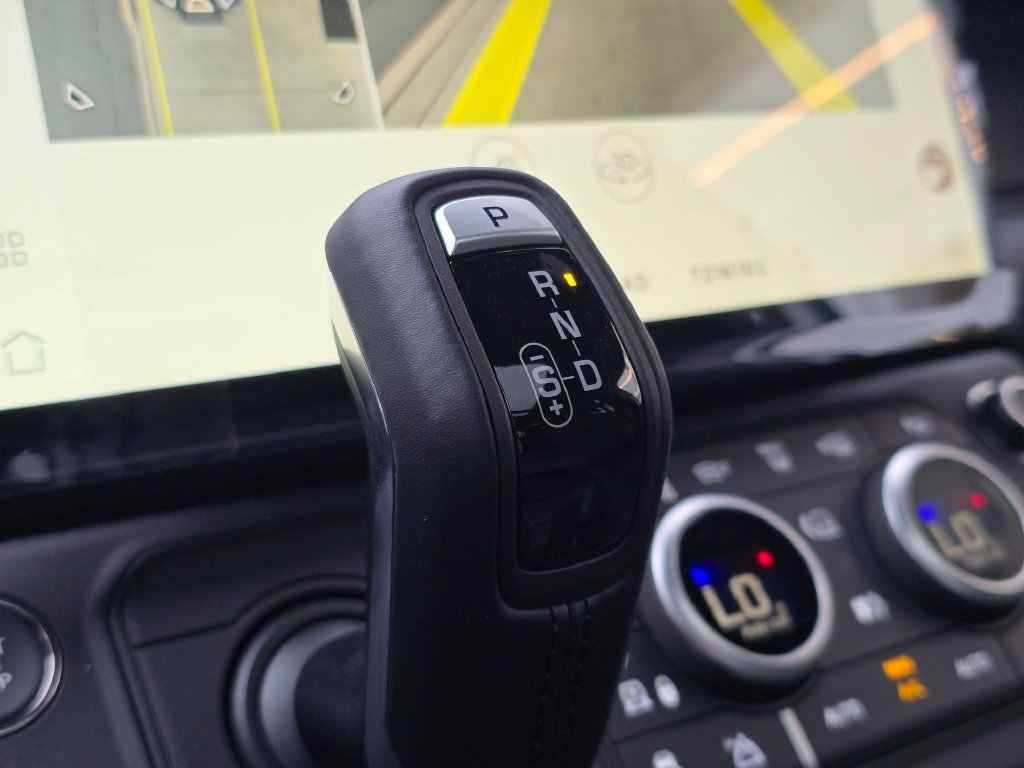 New 2026 Land Rover Defender 110 X-Dynamic SE AWD/4WD image 26