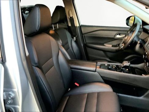 Used 2024 Nissan Rogue SV w/ SV Premium Package image 20