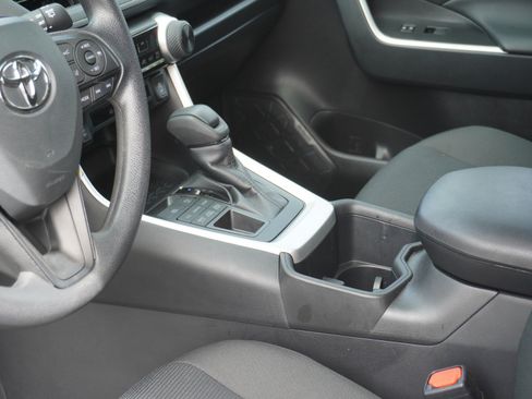 Used 2025 Toyota RAV4 LE AWD/4WD image 19