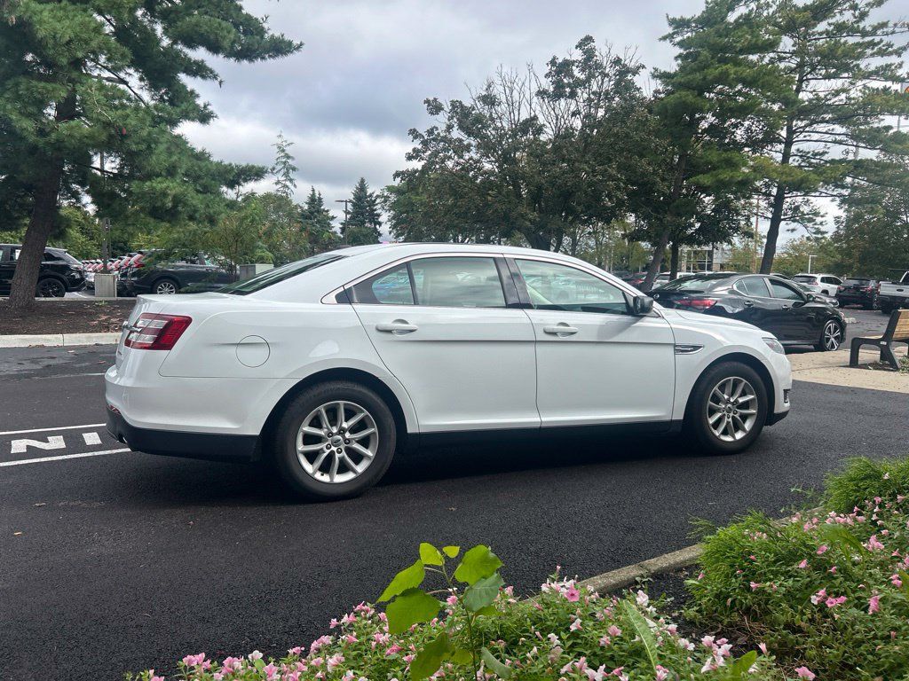 Used 2013 Ford Taurus SE FWD image 5