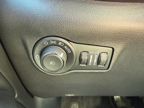 Certified 2025 Jeep Compass Latitude w/ Altitude Special Edition AWD/4WD image 23