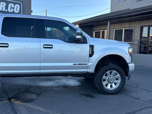 Used 2017 Ford F250 XLT image 5