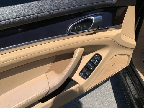 Used 2015 Porsche Panamera w/ Premium Package RWD image 23