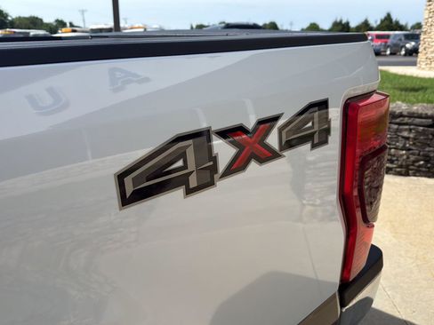 Used 2021 Ford F250 Lariat w/ Lariat Ultimate Package AWD/4WD image 9