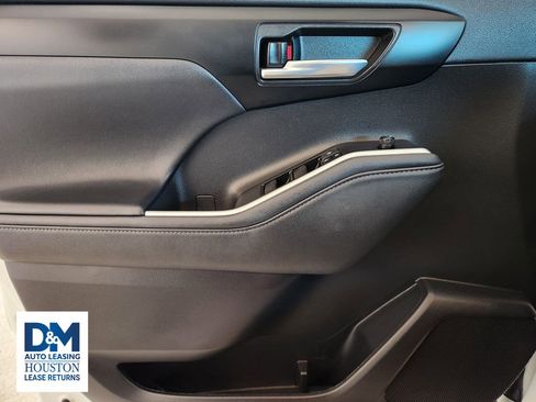 Used 2022 Toyota Highlander XLE image 30