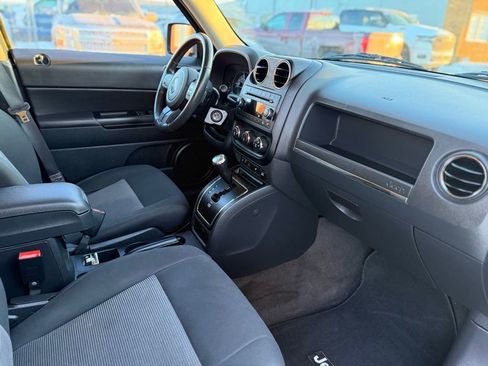 Used 2014 Jeep Patriot Latitude image 21