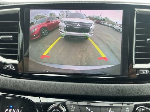 Used 2023 Chrysler Pacifica Touring-L image 26