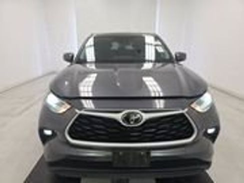 Used 2024 Toyota Highlander LE image 2