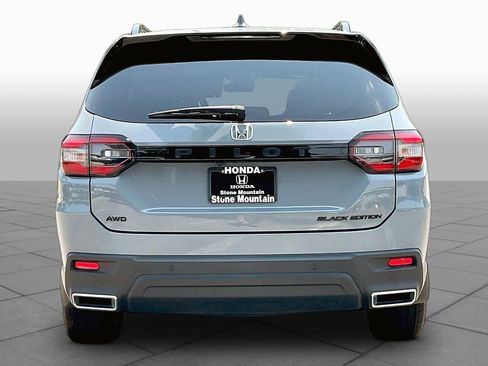 Used 2025 Honda Pilot Black Edition image 5