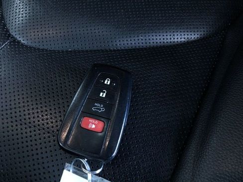 Used 2021 Toyota Highlander Limited image 31