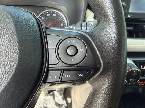 Used 2021 Toyota RAV4 XLE FWD image 21