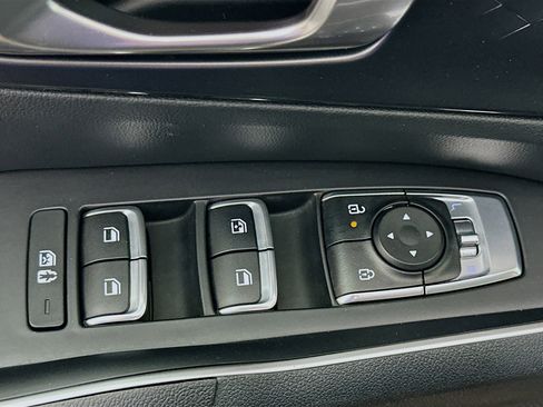 Used 2024 Kia Sorento S image 15