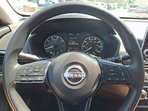 Certified 2025 Nissan Altima 2.5 S FWD image 19