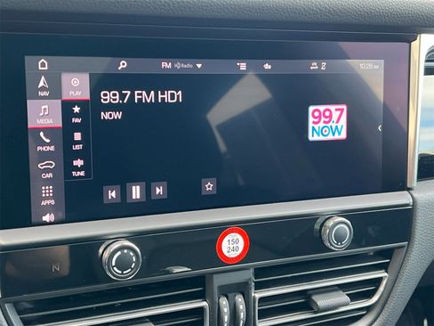 Used 2025 Porsche Macan image 21