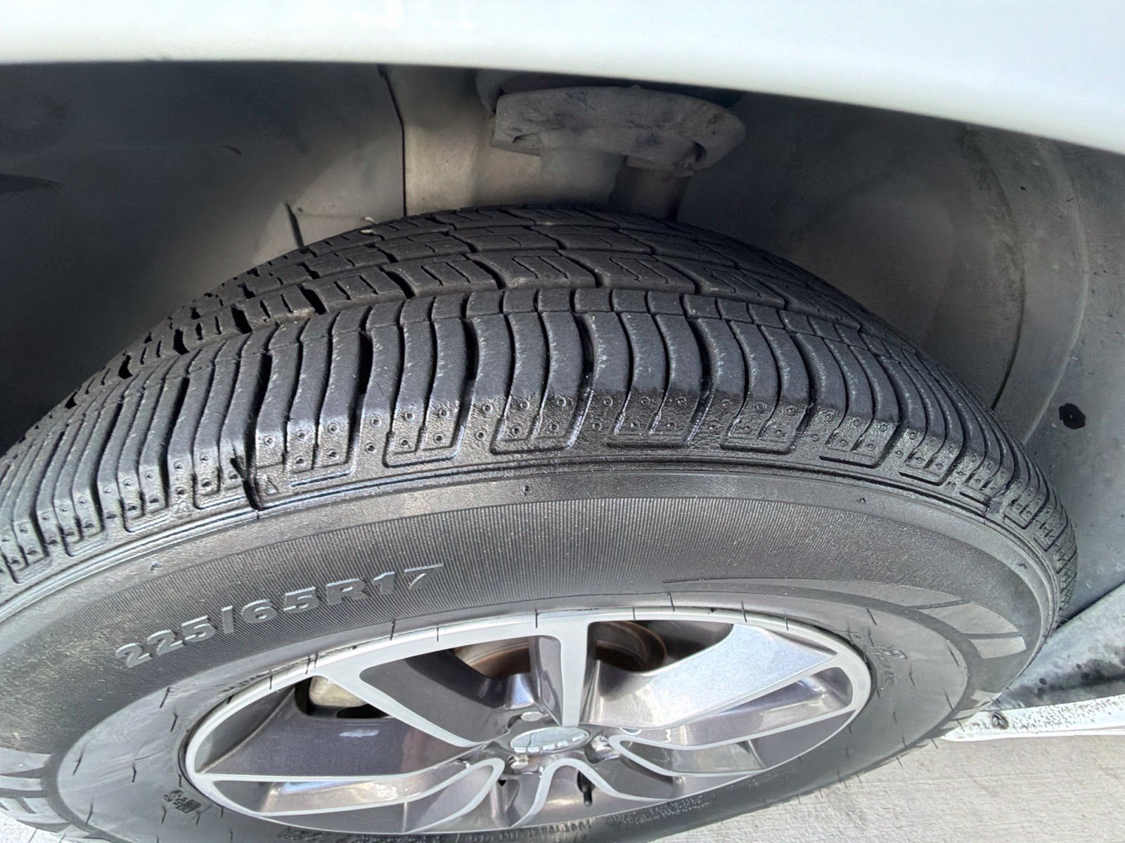 Used 2017 Dodge Grand Caravan SXT FWD image 3