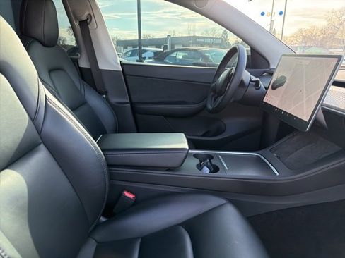 Used 2021 Tesla Model Y Long Range image 10