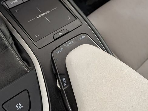 Used 2019 Lexus UX 200 w/ Accessory Package FWD image 28