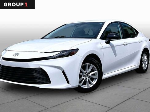 Used 2025 Toyota Camry LE FWD image 1