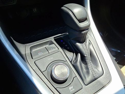 Used 2025 Toyota RAV4 LE AWD/4WD image 14