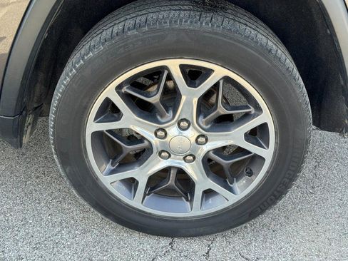 Used 2019 Jeep Grand Cherokee Limited image 7