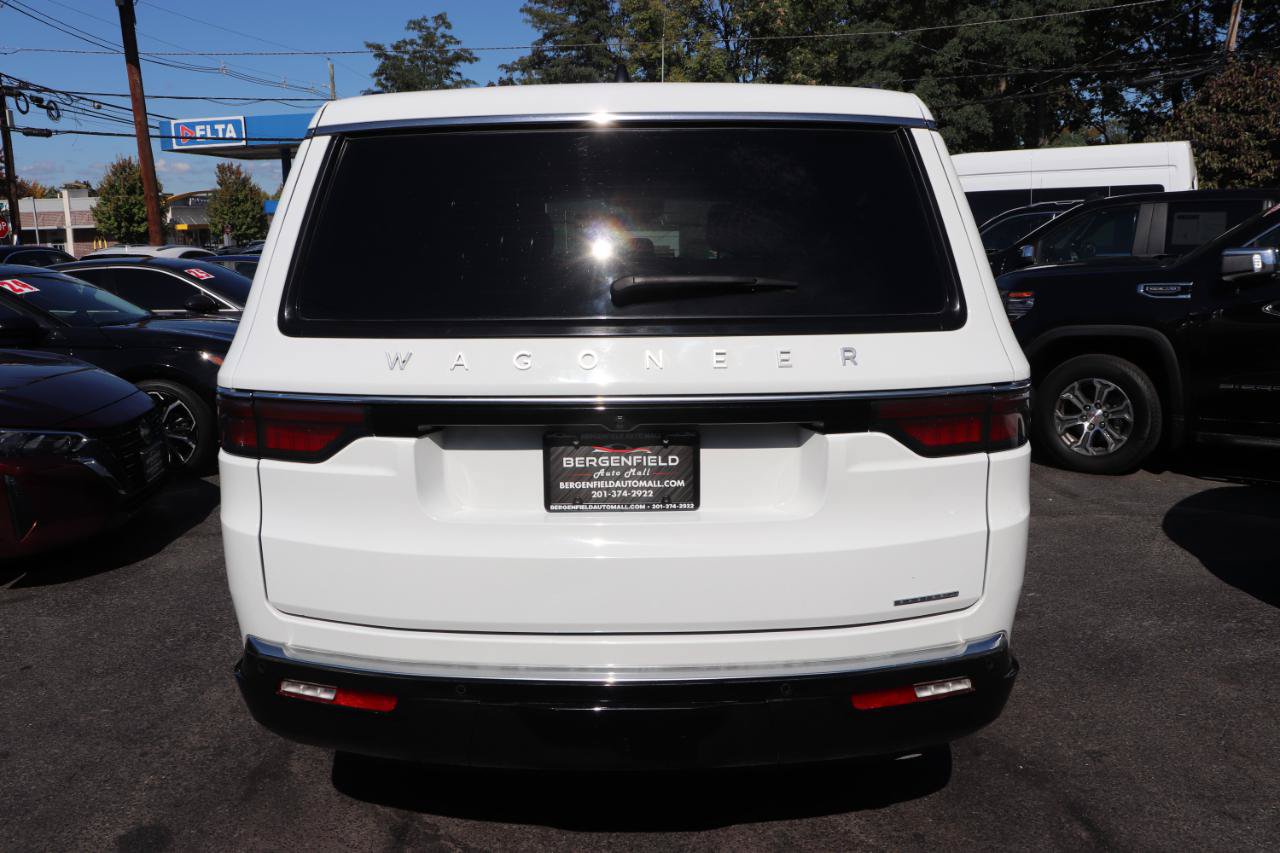 Used 2024 Jeep Wagoneer L Series III w/ Flexible Seating Group AWD/4WD image 4