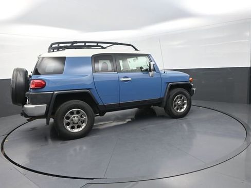 Used 2011 Toyota FJ Cruiser 4WD w/ Convenience Pkg image 9