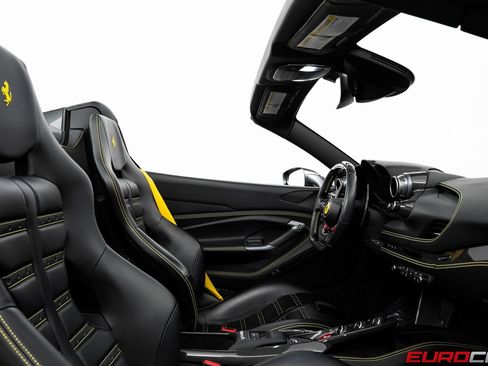 Used 2022 Ferrari F8 Tributo image 39