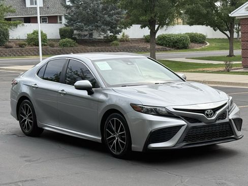 Used 2021 Toyota Camry SE FWD image 2