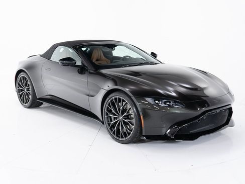 Used 2023 Aston Martin V8 Vantage Roadster image 16