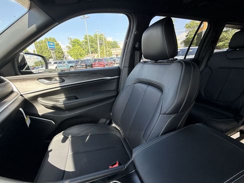 New 2026 Jeep Grand Cherokee L Limited AWD/4WD image 33