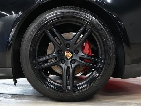 Used 2018 Porsche Panamera RWD image 38